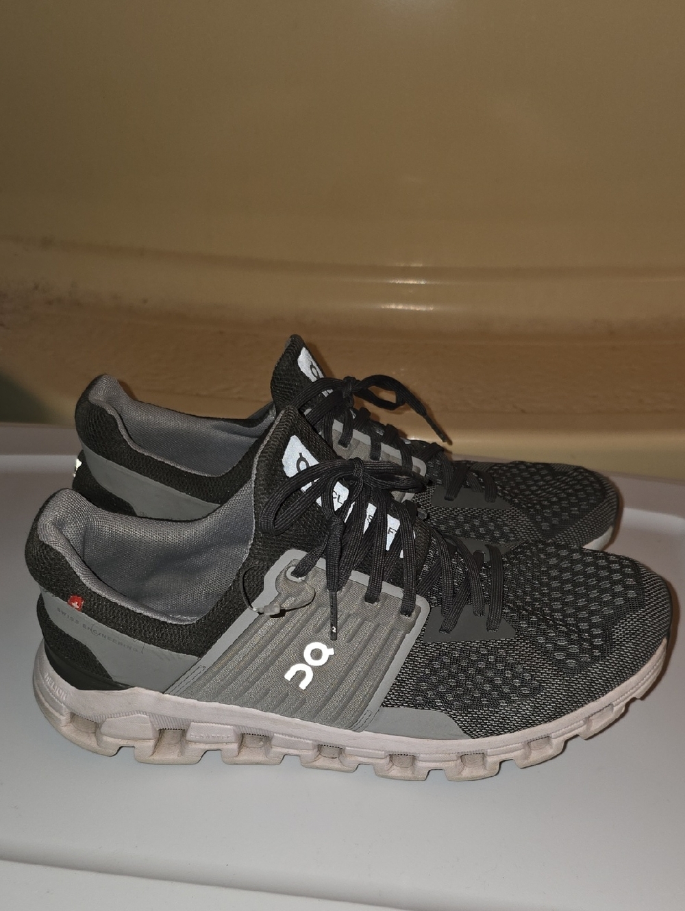 On Running Men's Cloudswift Grey and Black Athletic Trainers